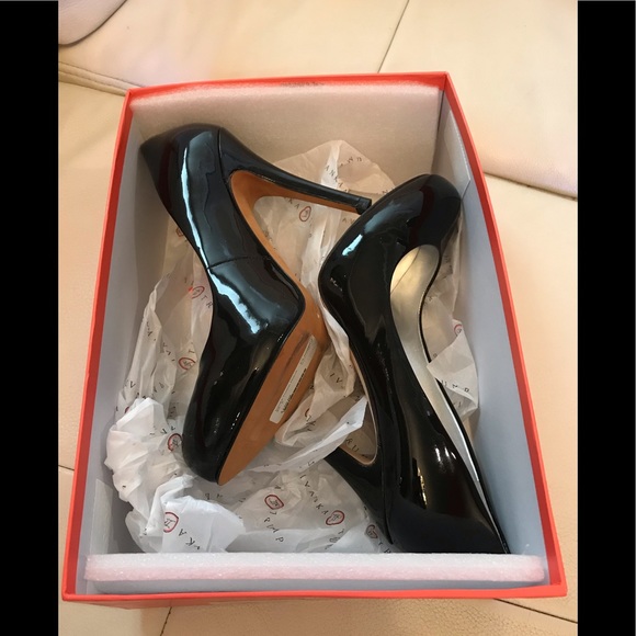 NEW Ivanka Trump Black Patent Shoes - Picture 5 of 7